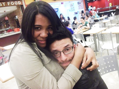 HAHA Prazer quem Sou ? boa pergunta Amo música e de fazer amizade  @f292♥  @luansantana ♥