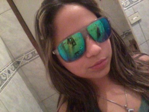 ...Quem sou eu?
Sou a alegria de quem me Ama, 
a tristeza de quem me Odeia,
e a ocupação de quem me Inveja...