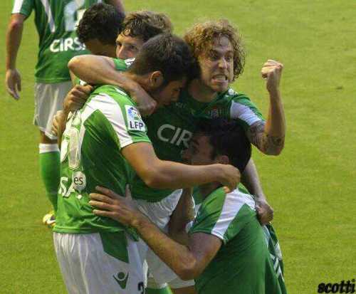 Nacemos con el objetivo de hacer llegar todas las noticias del betis a todos los BETICOS DEL UNIVERSO. #ETERNO26