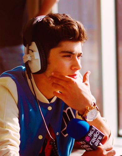 ZaynWeMissYou1's profile picture. Zayn's back on Twitter! I love five boys from this band called @onedirection. Freshman bro. Follow me on my other account @5HottiesFrom1D ⬅ #TeamFollowBack