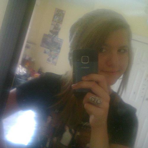 my name is Amanda but my friends call me mandy sometimes im 15 i love listen to music im a belieber, simpsonizer