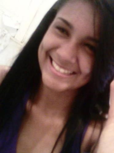 Sou complexa, sou mistura, sou mulher com cara de menina... E vice-versa. Me perco, me procuro e me acho. E quando necessário, enlouqueço e deixo rolar...