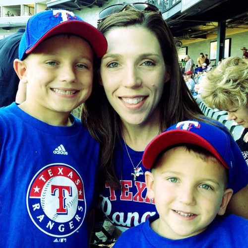 lisaclark27's profile picture. 