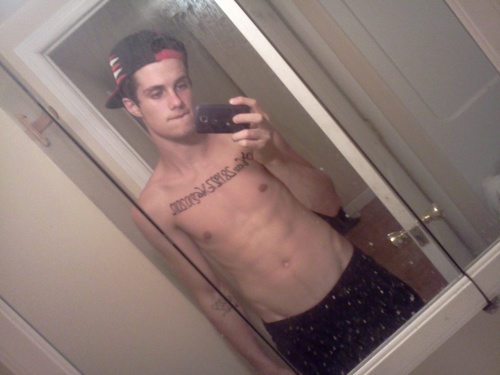 TheRobertWebb's profile picture. Follow me ? Ill follow back !