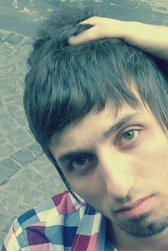 ★ Bana yakın olmaya çalışma. Konuşmaya çalışma. Benden sadece şunu duyarsınız; Hepiniz büyük bi çember çizin, kendi çapınızda eğlenin. Hadi eyw.♥