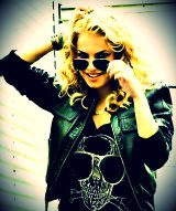 Se que estais distante ,também sei  que a distância é grande!, mais meu amor por ti,é muito maior!Te Amo Luinha! para: @Lua_Blanco (~.~) feito dia:18_08_12