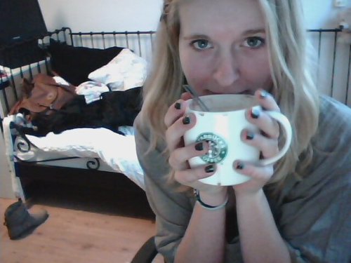 a girl from Holland who mainly used this Twitter to fangirl about Paramore and You me at Six.