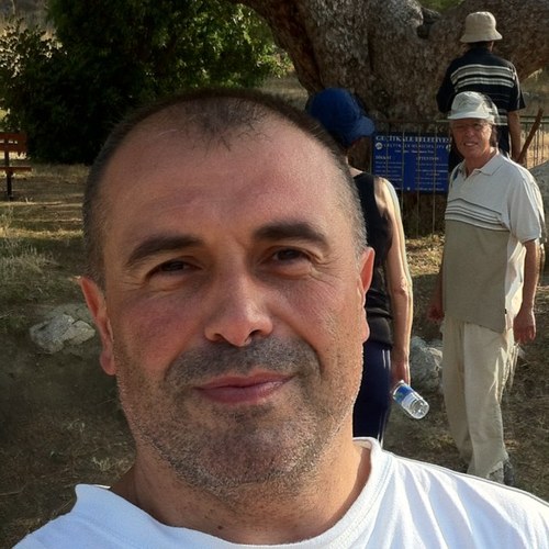 serden_gecti's profile picture. Hayatin cok kisa oldugunu 35'ten sonra mi anliyor insan? Kendi halinde, yalniz yasayan bir adamim. Simdilik bu kadar
