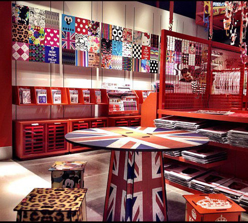 Marca de design, feita para você que procura soluções CRIATIVAS para a sua casa e AMA PERSONALIZAR os seus objetos!