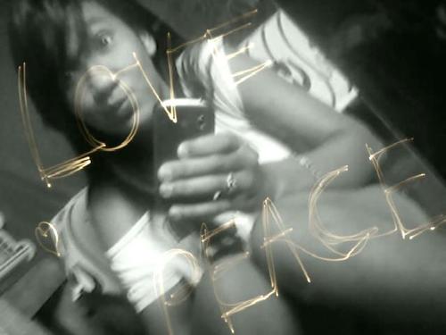 O ideal seria que todas as pessoas soubessem amar o tanto que sabem fingir!!!(Bob Marley)