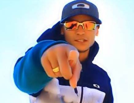 amo cantar , amo musica não só hip hop , mas qualquer musica de qualidade , amo amigos irmãos e principalmente o amor da minha vida