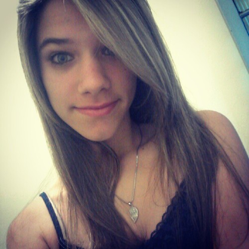 coisa chata você é muito especial pra mim,eu te amo muuuito,pra sempre vou estar ao seu lado irmã,sempre que precisar vou estar aqui love u / @RafaGlerean