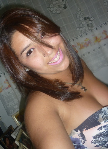 Não sou a garota mais certinha &&' nem a totalmente descontrolada. Não busco ser perfeita , mas sim ser eu mesma , não finjo ser quem não sou pra agradar ..