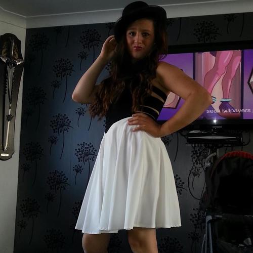 my names meg@n but people call me meg follow me and ill follow back, love to party and im obsessed with Geordie shore!!!