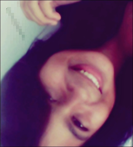 viciada em doritos & coca- cola ;x . 
'  é feia & morde ;3  .
