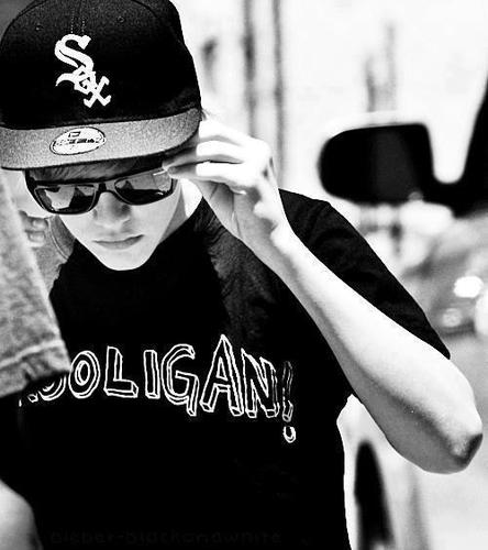Justin Drew Bieber, apenas amo esse carinha retardado, idiota e mega perfeito !!! LOVI U JUSTEEEEEN
