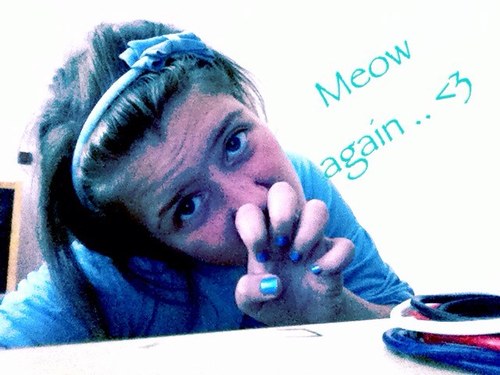 Hm.. Hello! I'm Sissi, 13 years old from Bulgaria. ;P And.. I love Rihanna - the most important! ;*