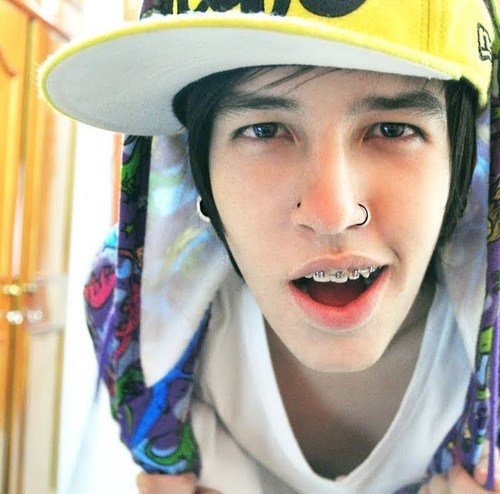 Eu morro todo minuto um pouquinho sem ter você por perto. ♥@yelyahnands♥
