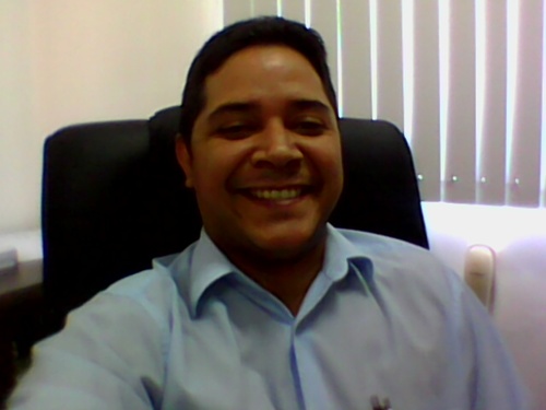 Um e outro nos dão felicidade. A felicidade desde agora, não mais tarde, amanhã ou depois da morte. A felicidade de nos sentir e fazer os outros felizes.