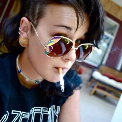 bucketsofhope's profile picture. be at peace, not in pieces.