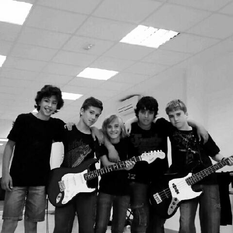 follow good luck band‘s members: @alexvicedo8 @salva_goodluck