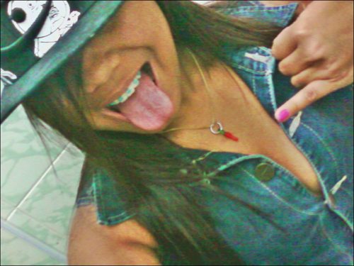 ×× É necessαrio
αbrir os olhos e perceber que αs coisαs boαs
estão dentro de nós, onde os
sentimentos nαo precisαm de
motivos nem os desejos de rαzão.