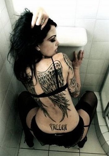 Deep in the darkness my sex strives through strong, behold I'm your light.