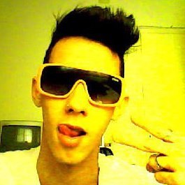 Hey, darling! Until recently, I believed in everyone, I believed that things were easy, but... I grew up! (I'm Britfã)