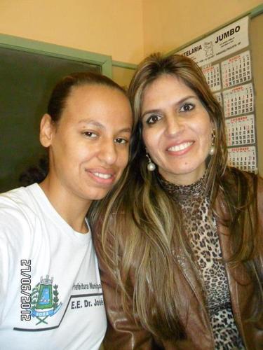 sou jaqueline gosto de ouvir as cançaoes da cantora damares sou fa dela