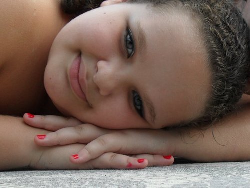 ''E mesmo de longe eu consigo te ter, te sentir, te pertencer e te amar a cada segundo que passa, @sophiaabrahao @chayleao''