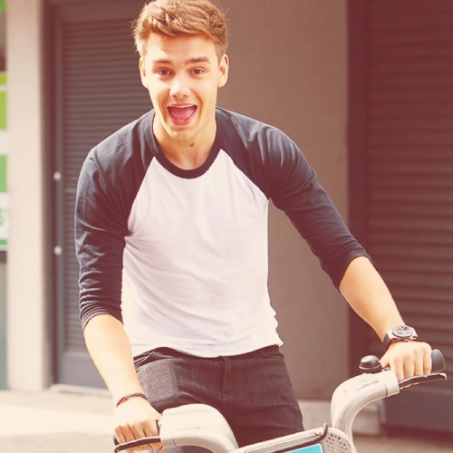 iFakePayne's profile picture. @iEmpoison make me cookies & @kittyhazza is my magical kitty boyfriend that I love so much. :3