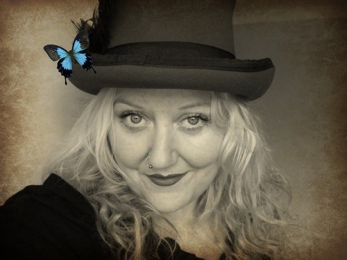 Loves Goth Rock Metal Ghosthunting Horror Sci-Fi Geek Sherlock Holmes Fan & Jewellery Making Hybrid-Married and still in love x That's about the size of it :)