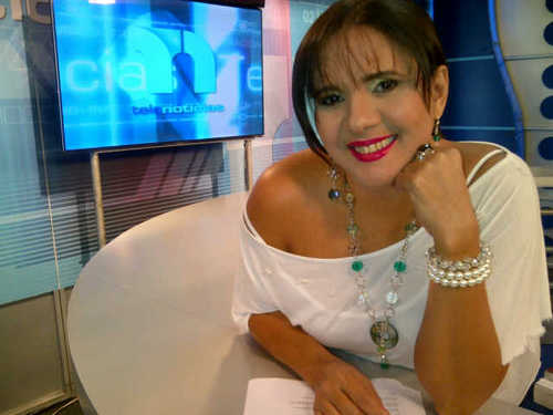 Evelingb's profile picture. Comunicadora de formación y vocación, alegre, entusiasta, solidaria, sincera, pacificadora, conciliadora y enamorada del mar. MA terapia de pareja y familia!