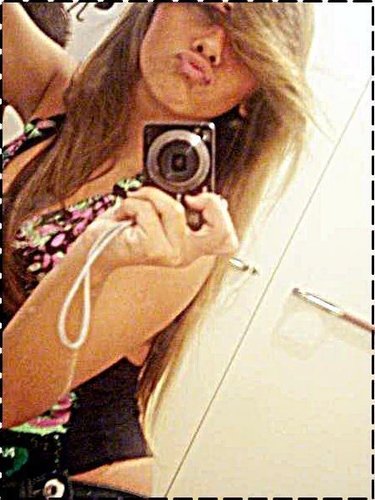 Sou uma menina calma mas naum brinca comigo porque de calma viro um !@#$#%$¨%¨&  :)