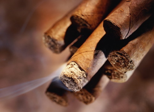 52-minute documentary on the art of cultivation, production and tasting of handmade cigars. Soon in Tv and Dvd