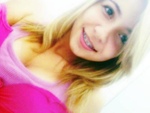 Nunca desista dos seus sonhos pois algum dia eles podem virar realidade.  Hackeada 10 vezes, agora chega né Follow me #rawr ;9