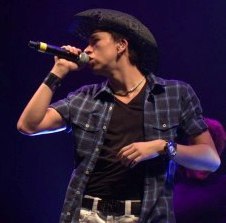 Cantor, compositor, apaixonado pela vida e pela música..