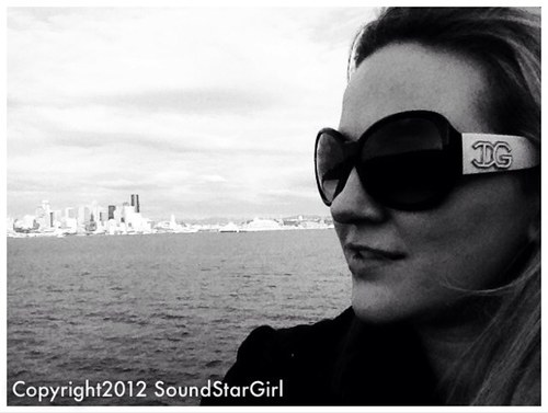#Singer/#Songwriter/#SoundEngineer/#Author/#DigitalEnthusiast/#WannabeCoder/#LiveGMOFree/ RT's Not Endorsement