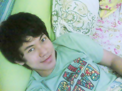 I'm a simple person, petroleum engineer, part time FG, image editor, ♥friendship, ♥travelling, ♥volunteer teacher, ♥AC Milan, ♥music.