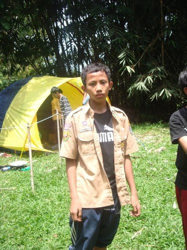 jadi orang ganteng menyenangkan ... tapi susah dijalanin..!