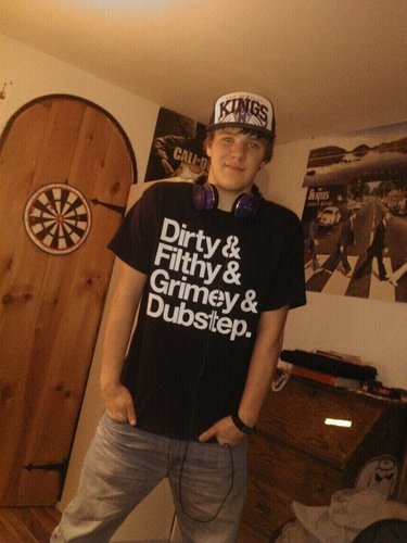 Notsoinnocentfr's profile picture. Not so #innocent freshman... #young #experienced #wild #free #10+gang #iplayhockeyandimonthe1stline #ionlyfucktodirtydubstep #nysexaddictanon