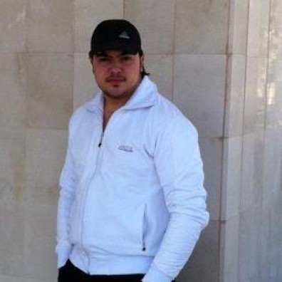 ahmad_gh45's profile picture. لسنآ مجبرين على تبرير الموآقف لمن يسيئ الظن بنآ ! من يعرفنآ جيداً يفهمنآ جيداً ♡ فَـ العين تگذب نفسهآ إن أحبّت والأذن تصدّ