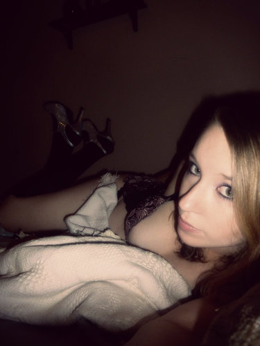 18+ to follow!  8 months pregnant and horny! #camgirl