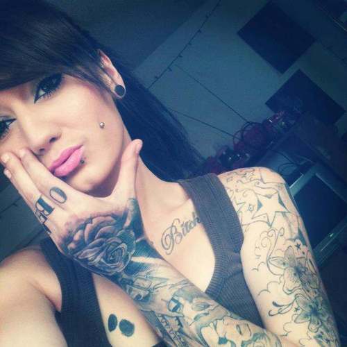 Fuck a fly ass BIO Don't twatch me follow me babe I don't bite...Lesbians is the things I get into money is that green I smoke on a daily