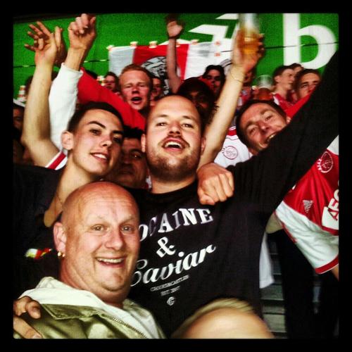 :430 is een groep fanatieke ajacieden die STAAN voor een betere sfeer in de ArenA, (ZuidII VAK430)

-niets moet, alles mag!