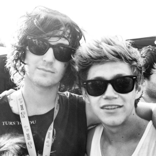 EYE_LUV_FOOD's profile picture. Kailey, here. (aka:Potato) ❤❤Just casually in love with Curly and the Quiffs ! ❤❤ I follow back !