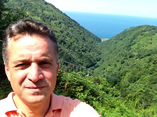 BİZİM ŞANSSIZLIĞIMIZ BEYİNSİZLERLE AYNI COĞRAFYADA YARATILMAK.