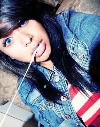 Vrai compte :@MissYouCrazyAna Follow moi au passage ;3 Merci d'avance ♥