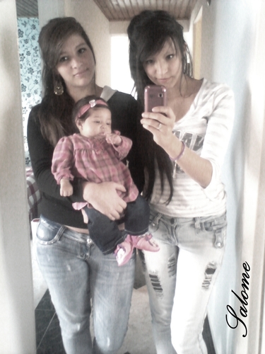 monicav2602's profile picture. 