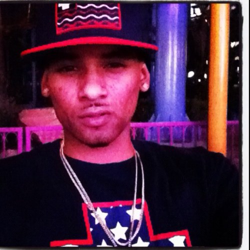 sv562's profile picture. #RealOne. :$ or :X